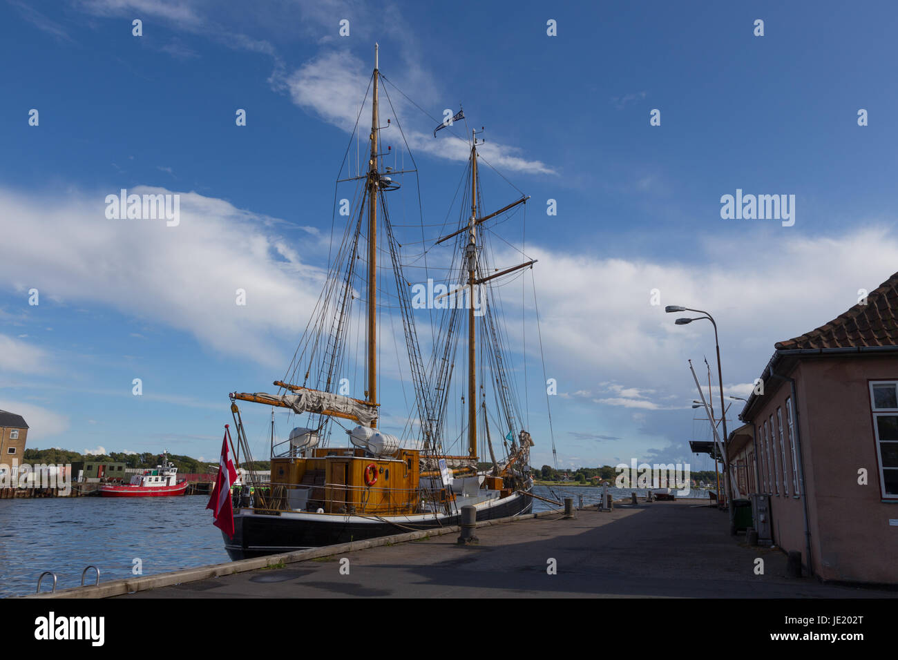 Großes Segelschiff im Fährhafen von Svendborg, Fyn, Dänemark Foto Stock