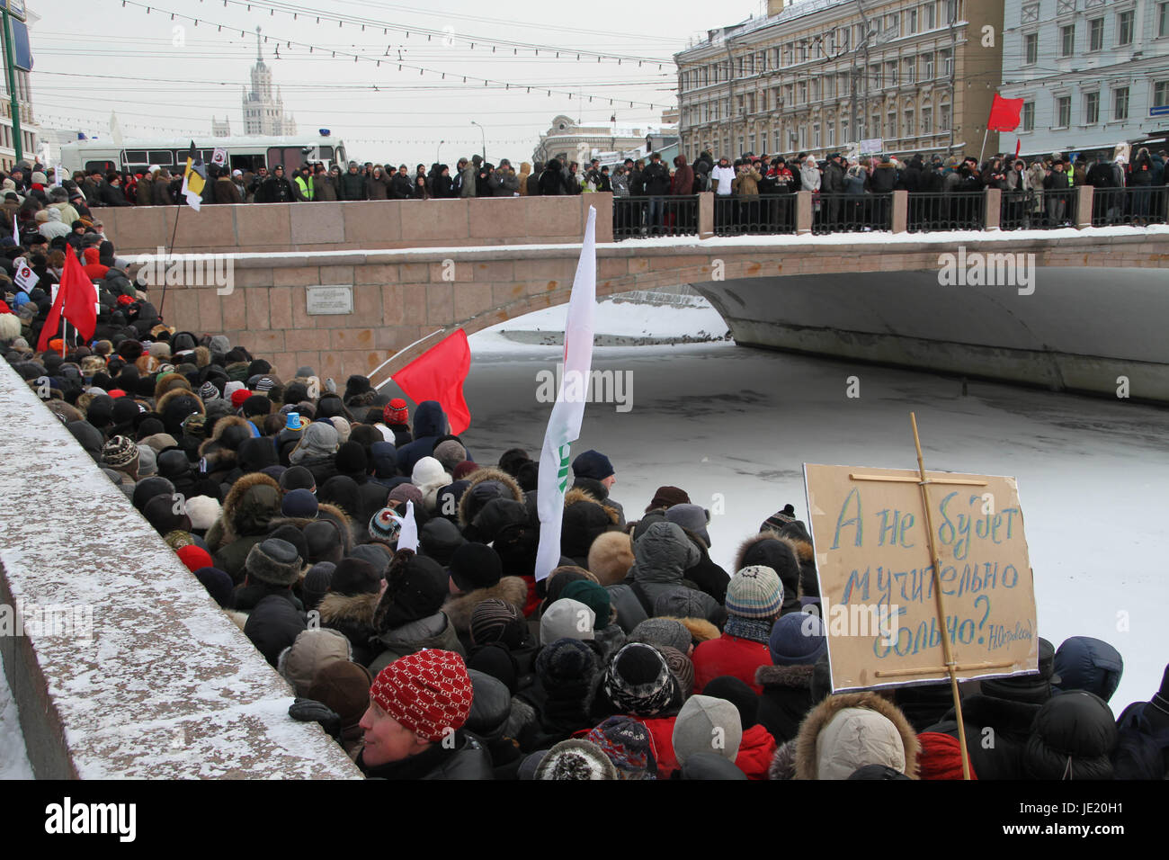 Mosca, Russia - 4 febbraio 2012. I membri dell'opposizione rally per elezioni giuste divergere dopo l'evento Foto Stock