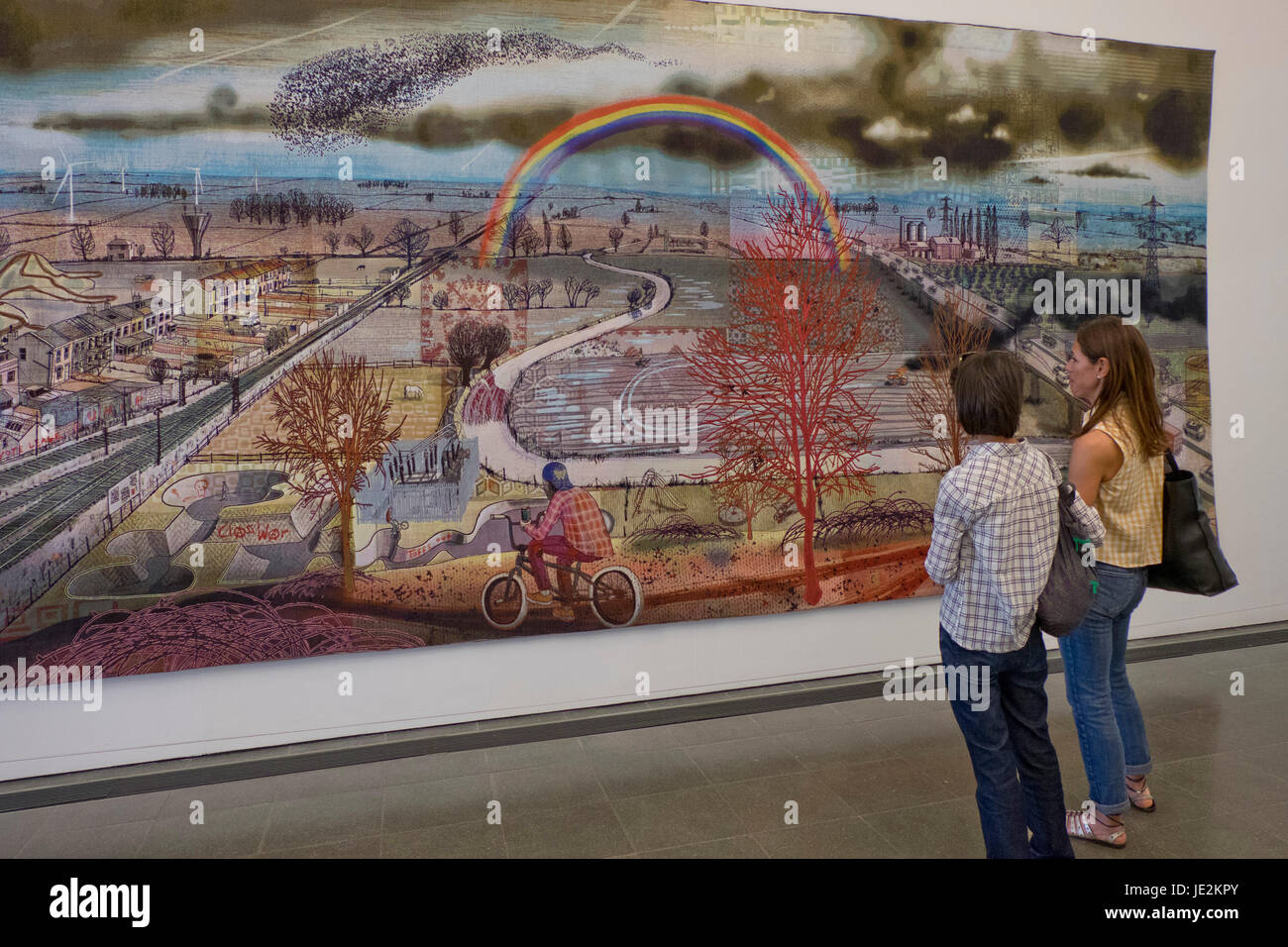 I visitatori del Grayson Perry mostra alla Serpentine Gallery di Londra,l'Inghilterra,UK Foto Stock