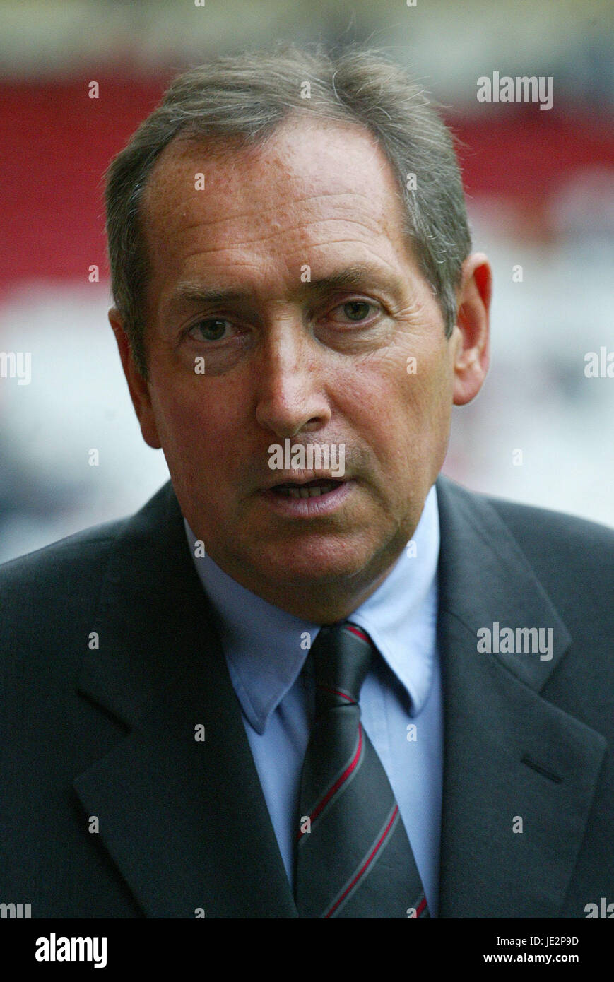 GERARD HOULLIER LIVERPOOL MANAGER ANFIELD LIVERPOOL 30 Luglio 2002 Foto Stock