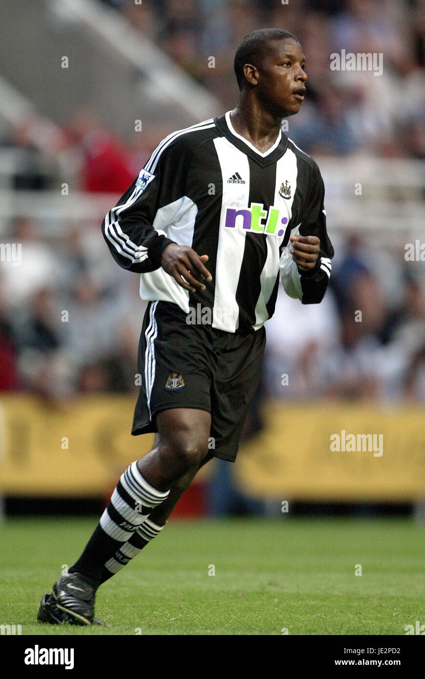 TITUS BRAMBLE Newcastle United FC St James Park Newcastle Inghilterra 07 Agosto 2002 Foto Stock