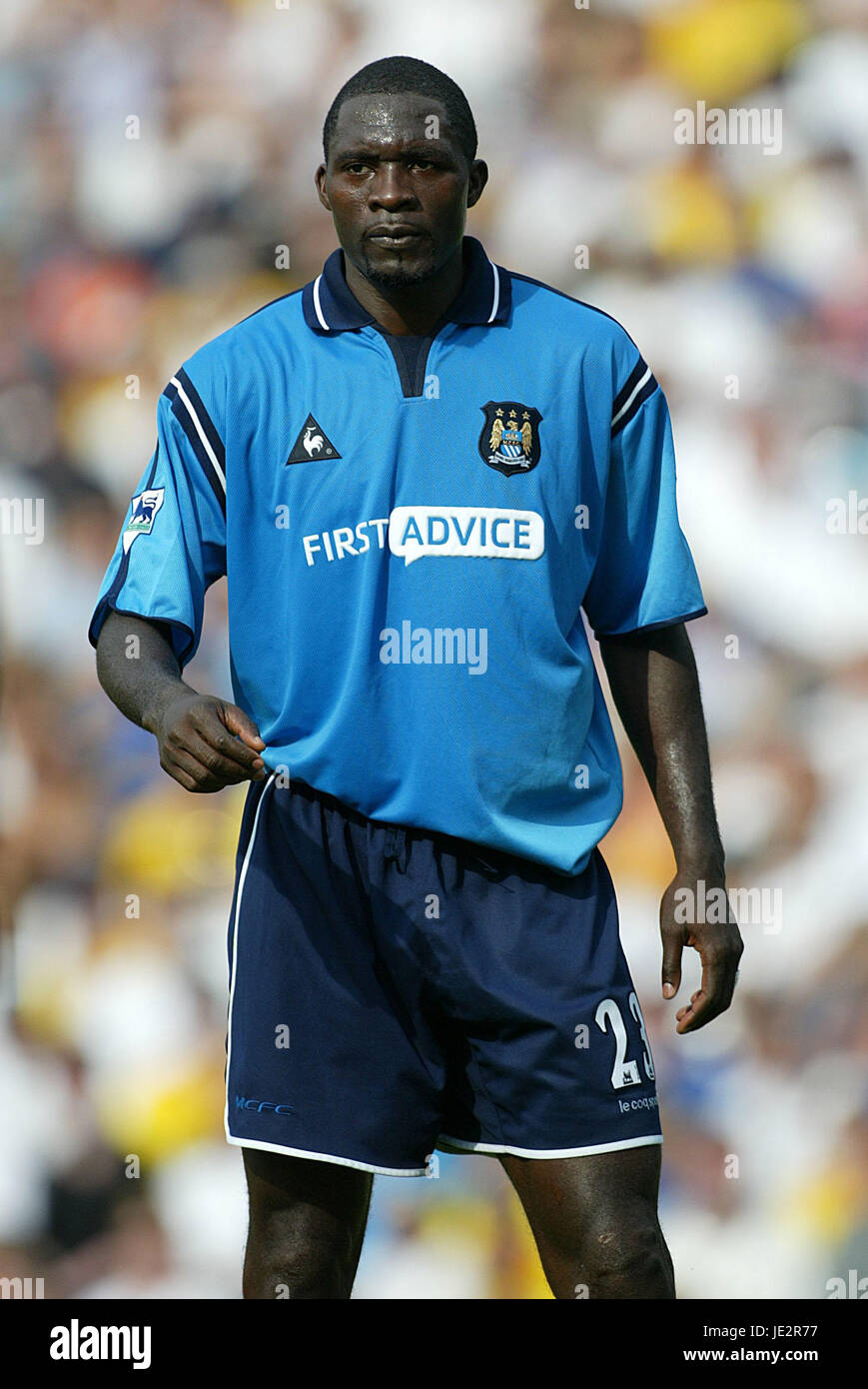 MARC VIVIEN FOE Manchester City FC ELLAND ROAD LEEDS 17 Agosto 2002 Foto Stock