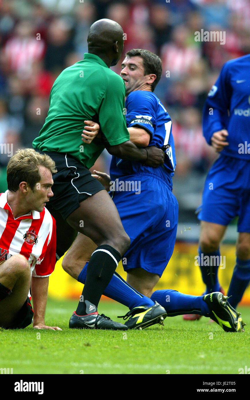 URIAH RENNIE & Roy Keane SUNDERLAND V MANCHESTER UTD STADIO DELLA LUCE SUNDERLAND INGHILTERRA 31 Agosto 2002 Foto Stock