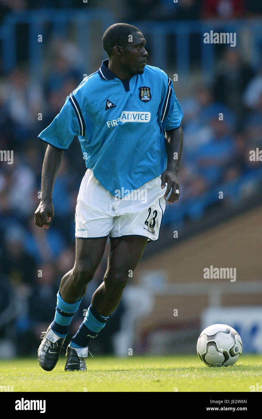 MARC VIVIEN FOE Manchester City FC MAIN ROAD MANCHESTER 15 Settembre 2002 Foto Stock