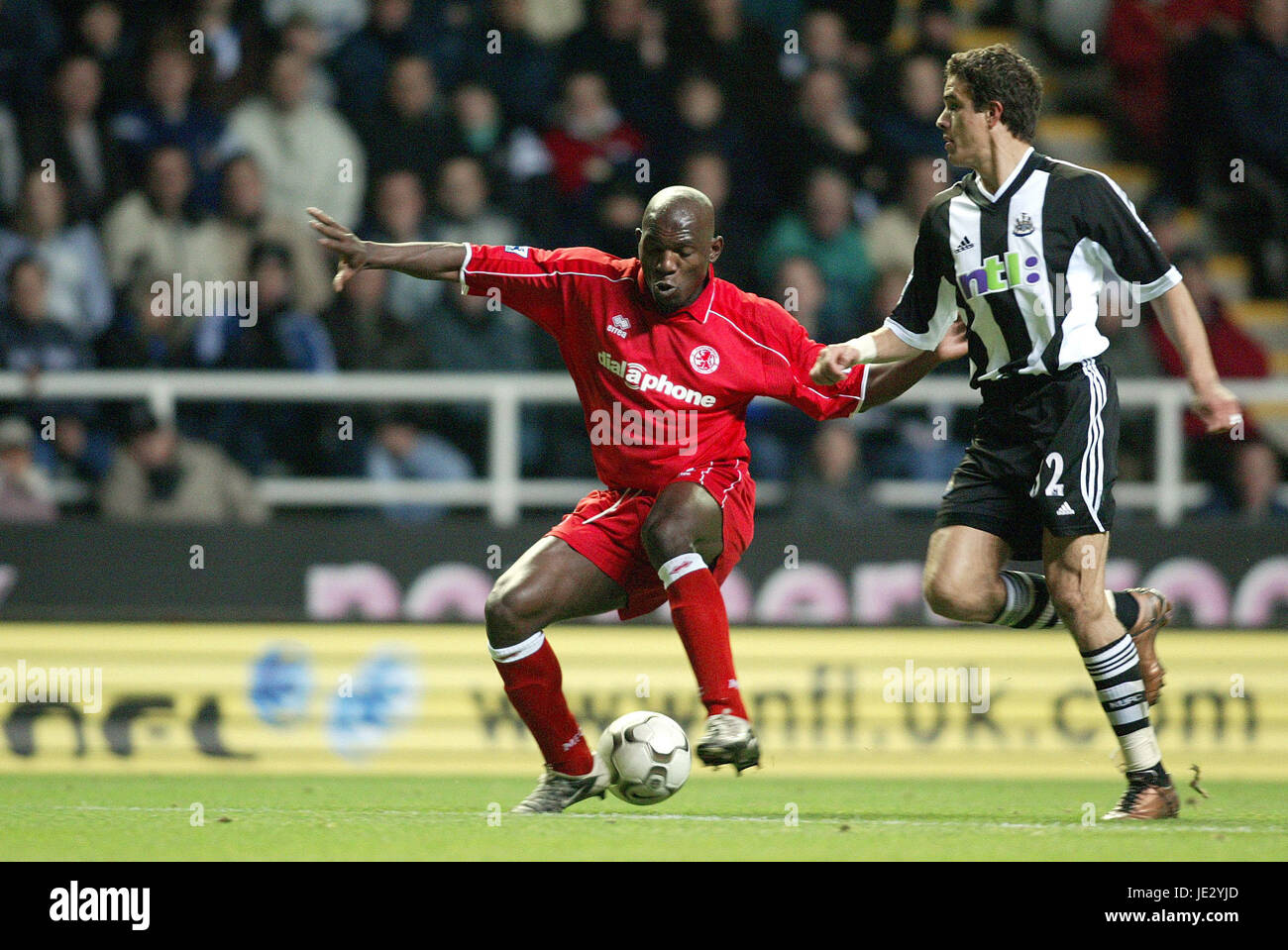 GEREMI & LAURENT ROBERT NEWCASTLE UTD V MIDDLESBROUGH St James Park Newcastle 04 Novembre 2002 Foto Stock