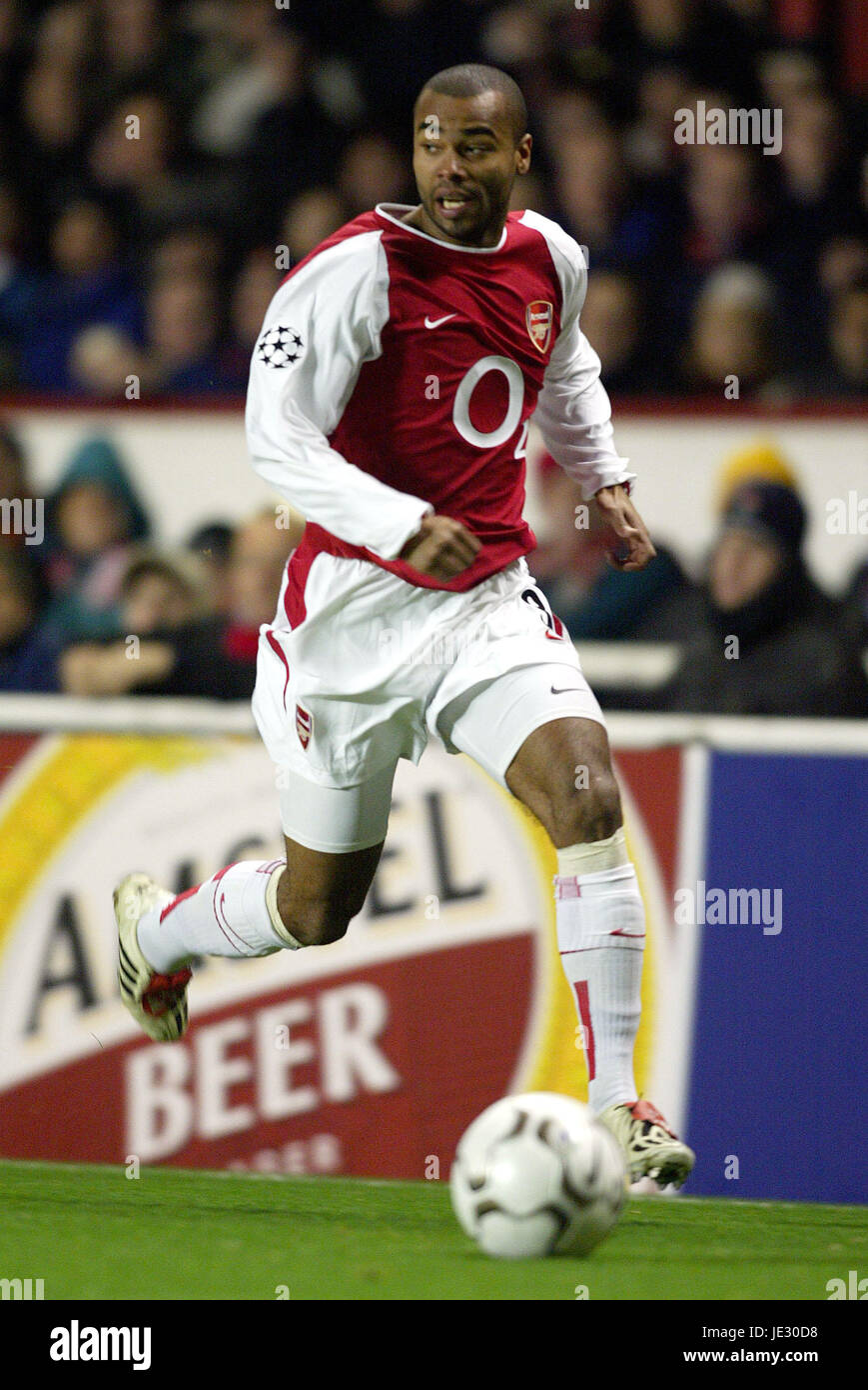 ASHLEY COLE Arsenal FC HIGHBURY Londra Inghilterra 10 Dicembre 2002 Foto Stock