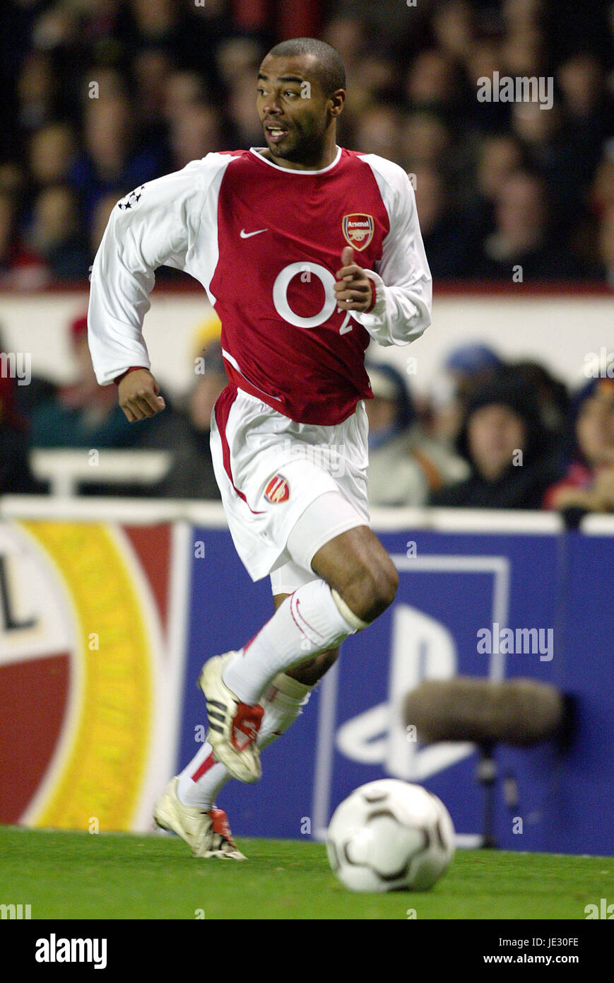 ASHLEY COLE Arsenal FC HIGHBURY Londra Inghilterra 10 Dicembre 2002 Foto Stock