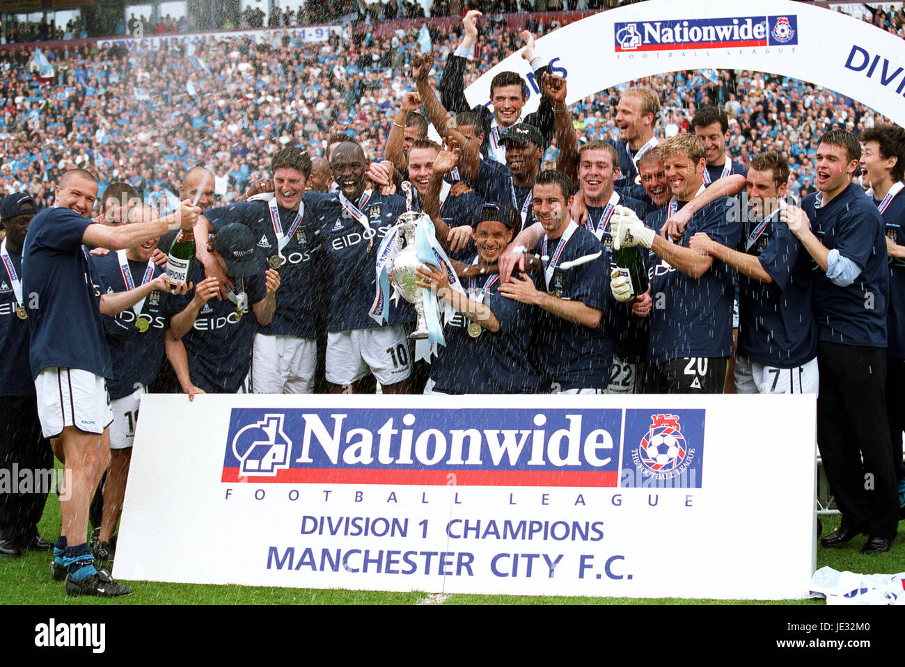 MANCHESTER CITY DIV1 Champions Manchester City FC MAIN ROAD MANCHESTER 21 Aprile 2002 Foto Stock