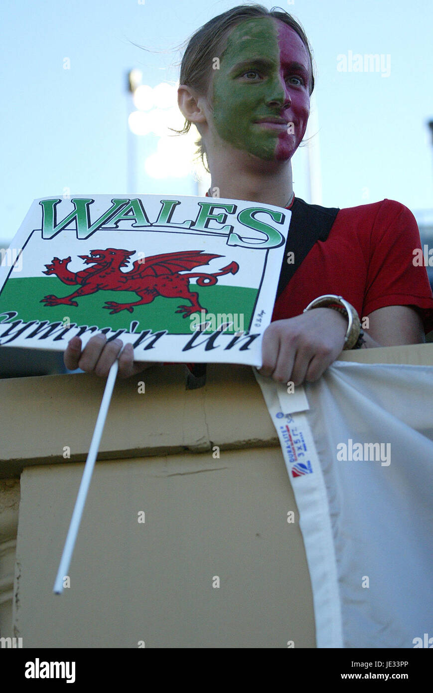 WELSH tifosi appassionati di calcio SPARTAN STADIUM DI SAN JOSE USA 26 Maggio 2003 Foto Stock WELSH tifosi appassionati di calcio SPARTAN STADIUM DI SAN JOSE USA 26 Maggio 2003 Foto Stock