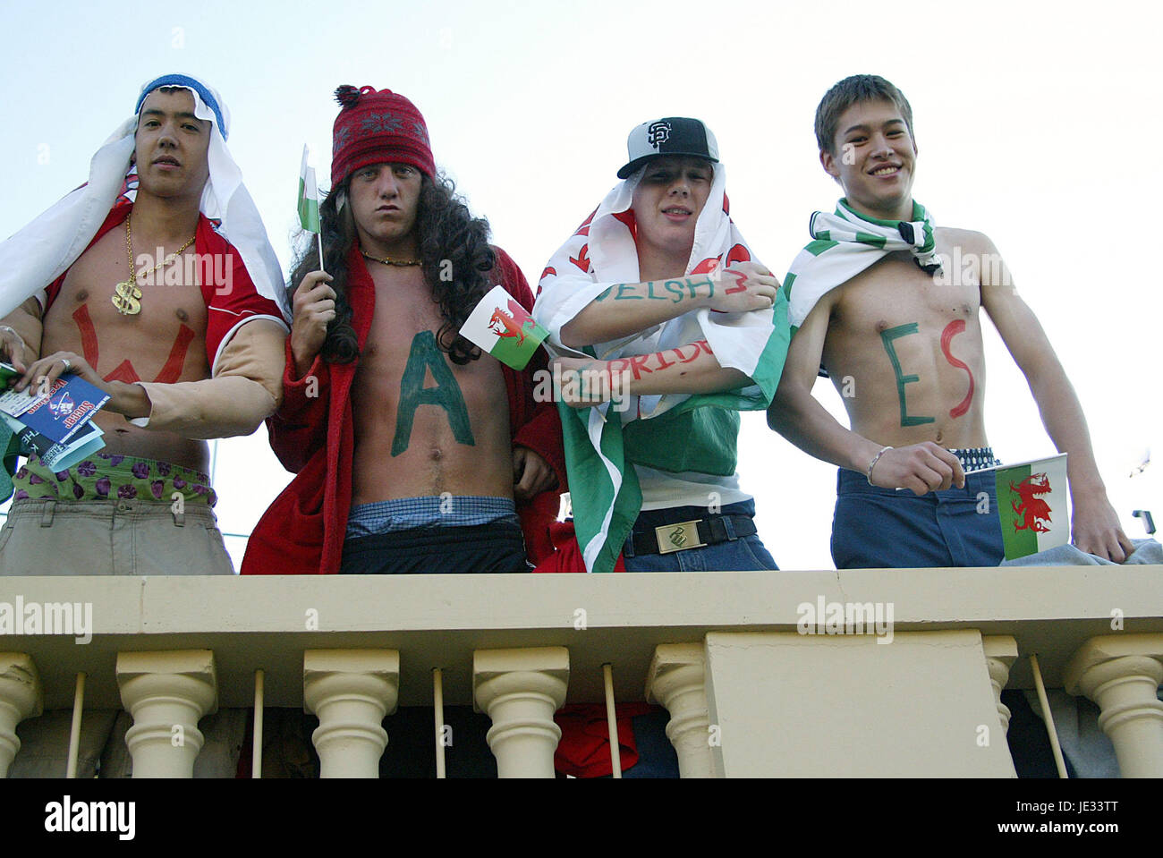 WELSH tifosi appassionati di calcio SPARTAN STADIUM DI SAN JOSE USA 26 Maggio 2003 Foto Stock WELSH tifosi appassionati di calcio SPARTAN STADIUM DI SAN JOSE USA 26 Maggio 2003 Foto Stock