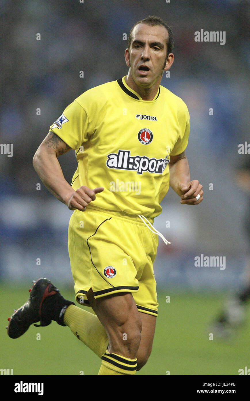 PAOLO DI CANIO Charlton Athletic FC Walkers Stadium Leicester Inghilterra 22 Novembre 2003 Foto Stock