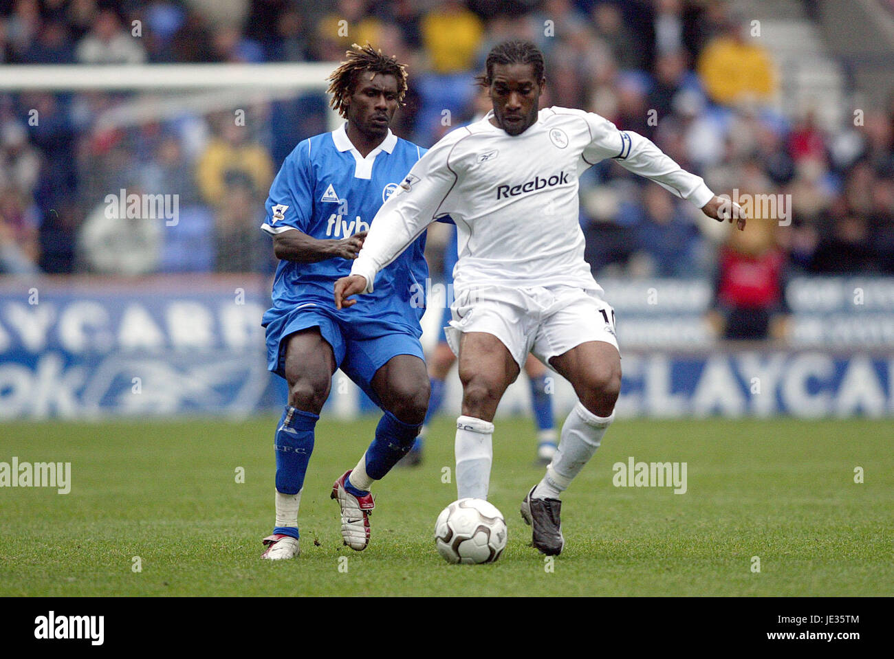 JAY JAY OKOCHA & ALIOU CISSE BOLTON V Birmingham City Reebok Stadium Bolton Inghilterra 25 Ottobre 2003 Foto Stock