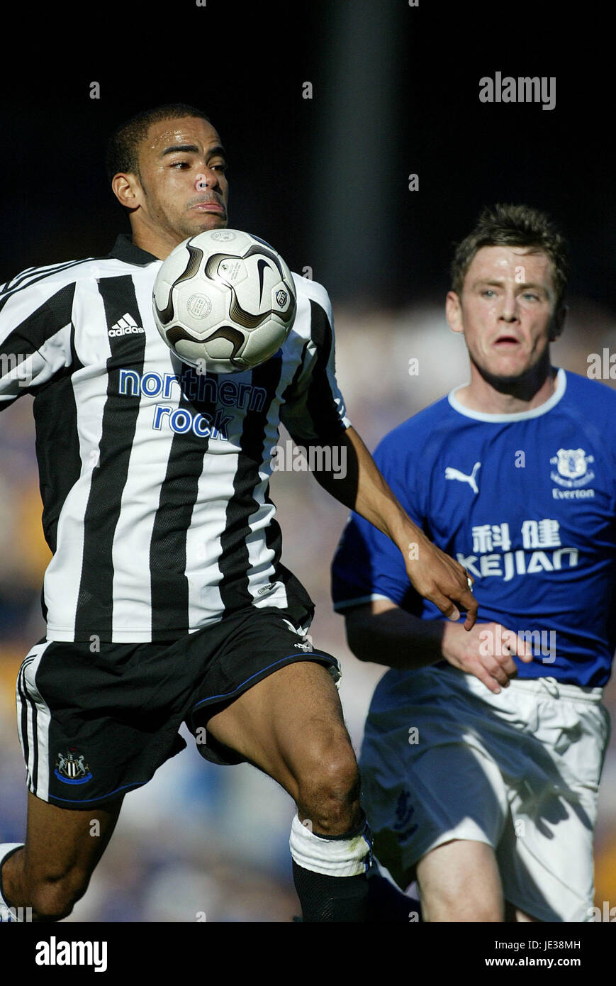 KIERON DYER & Tobias LINDEROTH EVERTON V NEWCASTLE UNITED GOODISON PARK LIVERPOOL 12 Settembre 2003 Foto Stock