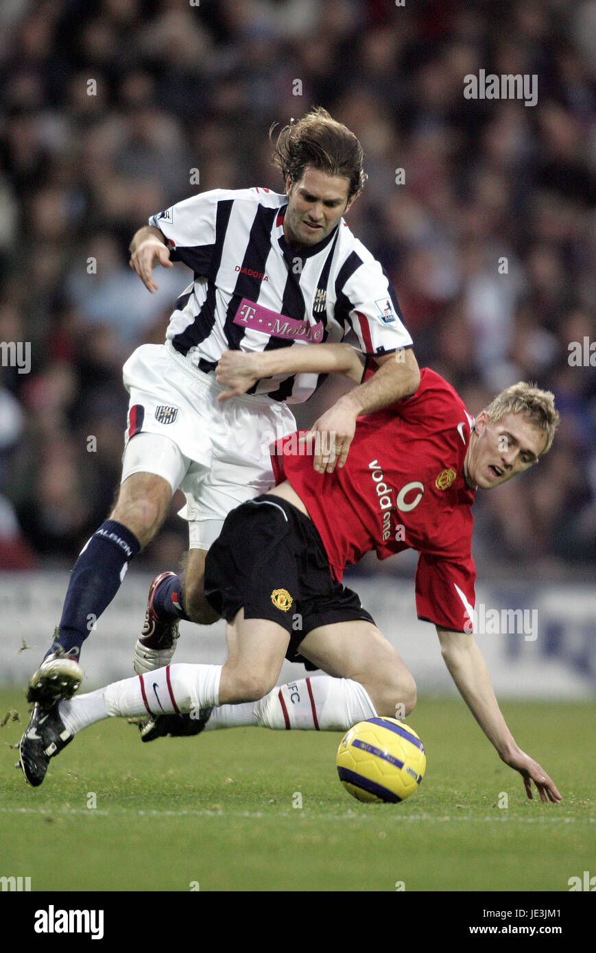 DARREN FLETCHER & ANDY JOHNSON West Brom V MANCHESTER UNITED THE HAWTHORNS West Bromwich Inghilterra 27 Novembre 2004 Foto Stock
