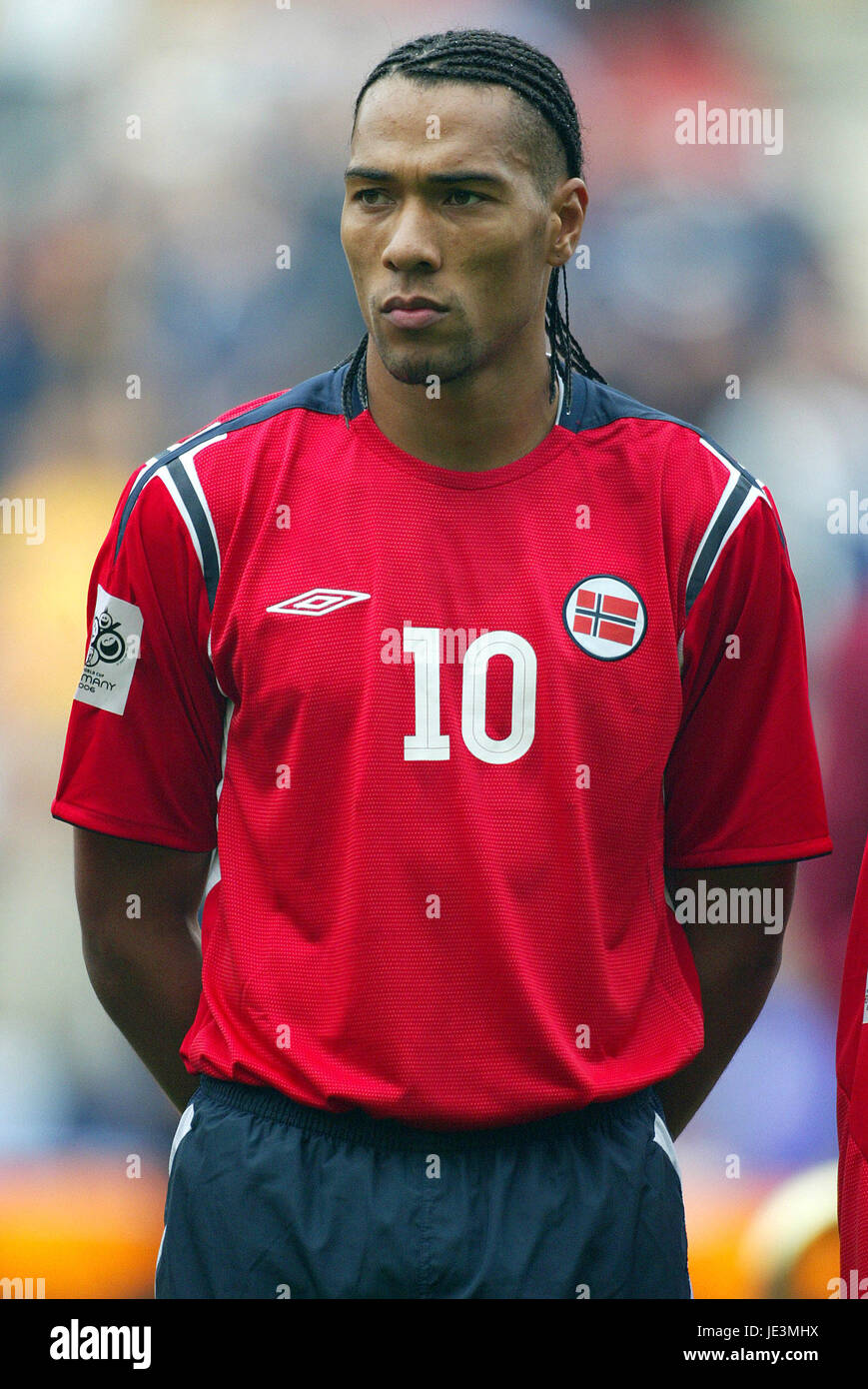 JOHN CAREW NORVEGIA HAMPDEN PARK GLASGOW Scozia 09 Ottobre 2004 Foto Stock