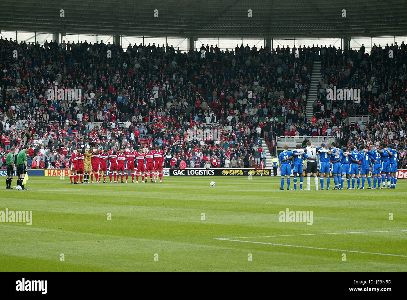 Minuti di silenzio per B.CLOUGH MIDDLESBROUGH V CHELSEA RIVERSIDE STADIUM MIDDLESBROUGH INGHILTERRA 25 Settembre 2004 Foto Stock