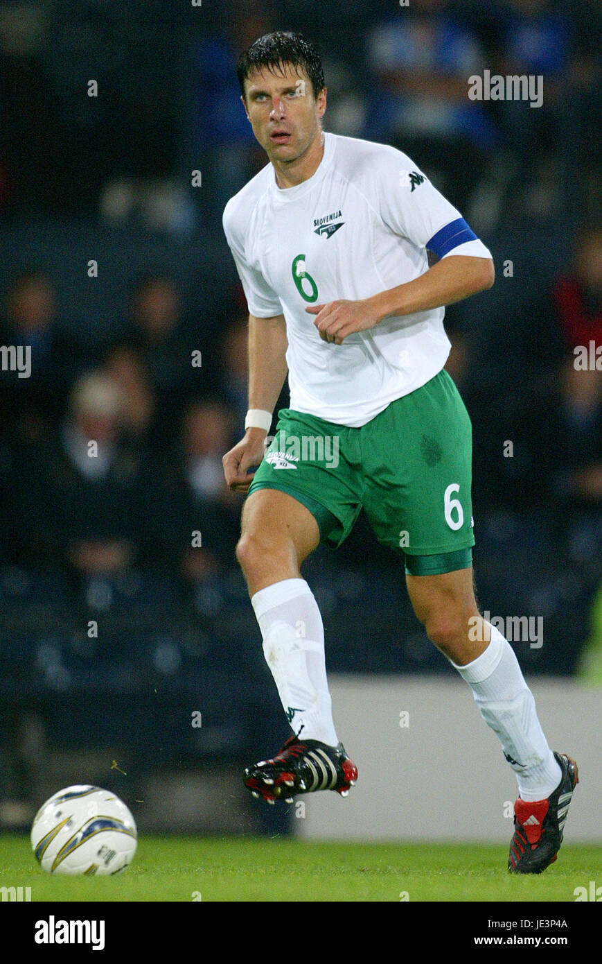 ALEKSANDER KNAVS SLOVENIA HAMPDEN PARK GLASGOW Scozia 08 Settembre 2004 Foto Stock