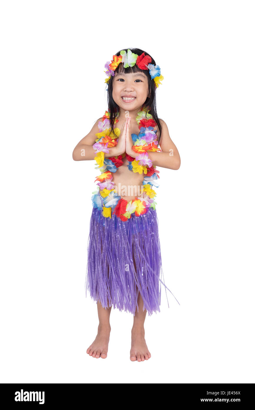 Cinese asiatici bambina in costume hawaiano negli isolati di sfondo bianco  Foto stock - Alamy