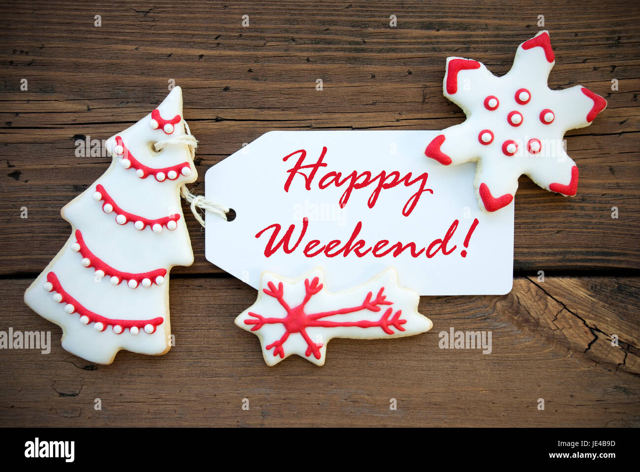 Red Happy Weekend su uno striscione bianco con rosso e decorata di bianco Biscotti di Natale, fine settimana di Natale o di Sfondo Inverno Foto Stock