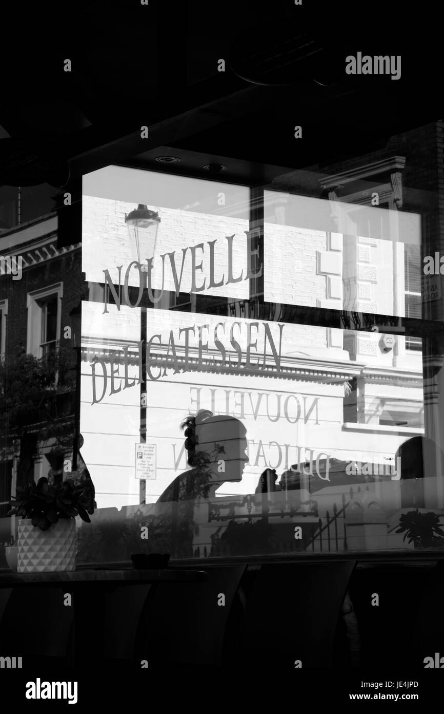 Cafe Nouvelle su Abingdon Road, Kensington, London, England, Regno Unito Foto Stock