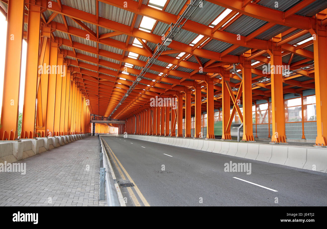 Interno della galleria urbana senza traffico Foto Stock