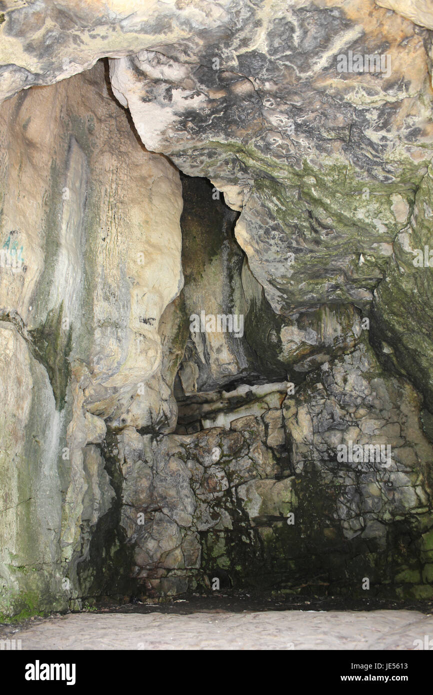 Interno del Frank's Cave (Frank mi esimo' rocce) In Wolfscote Dale, Derbyshire, Regno Unito Foto Stock