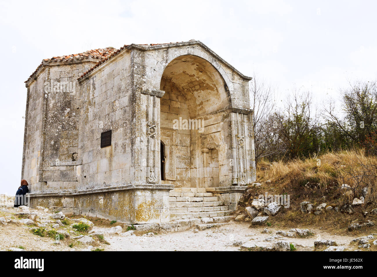 Durbe di Djanike Khanum (Mausoleo Dzhanike-Khanym), figlia di Horde Dorato Khan Tokhtamysh nella città antica Chufut Kale, Crimea Foto Stock