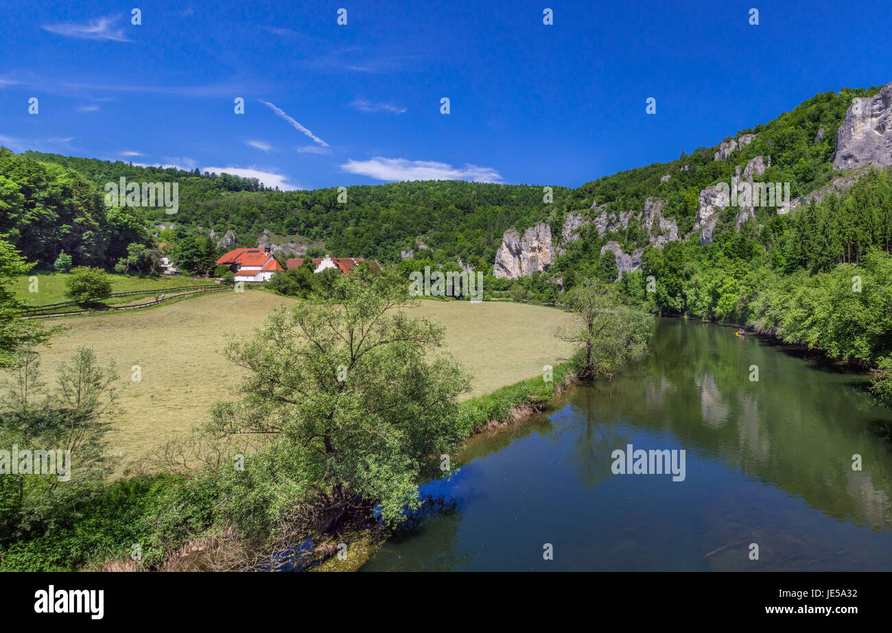 Fiume Danubio vicino a Thiergarten sul Danubio superiore Valle, Svevo, Baden Wuerttemberg, Germania, Europa Foto Stock