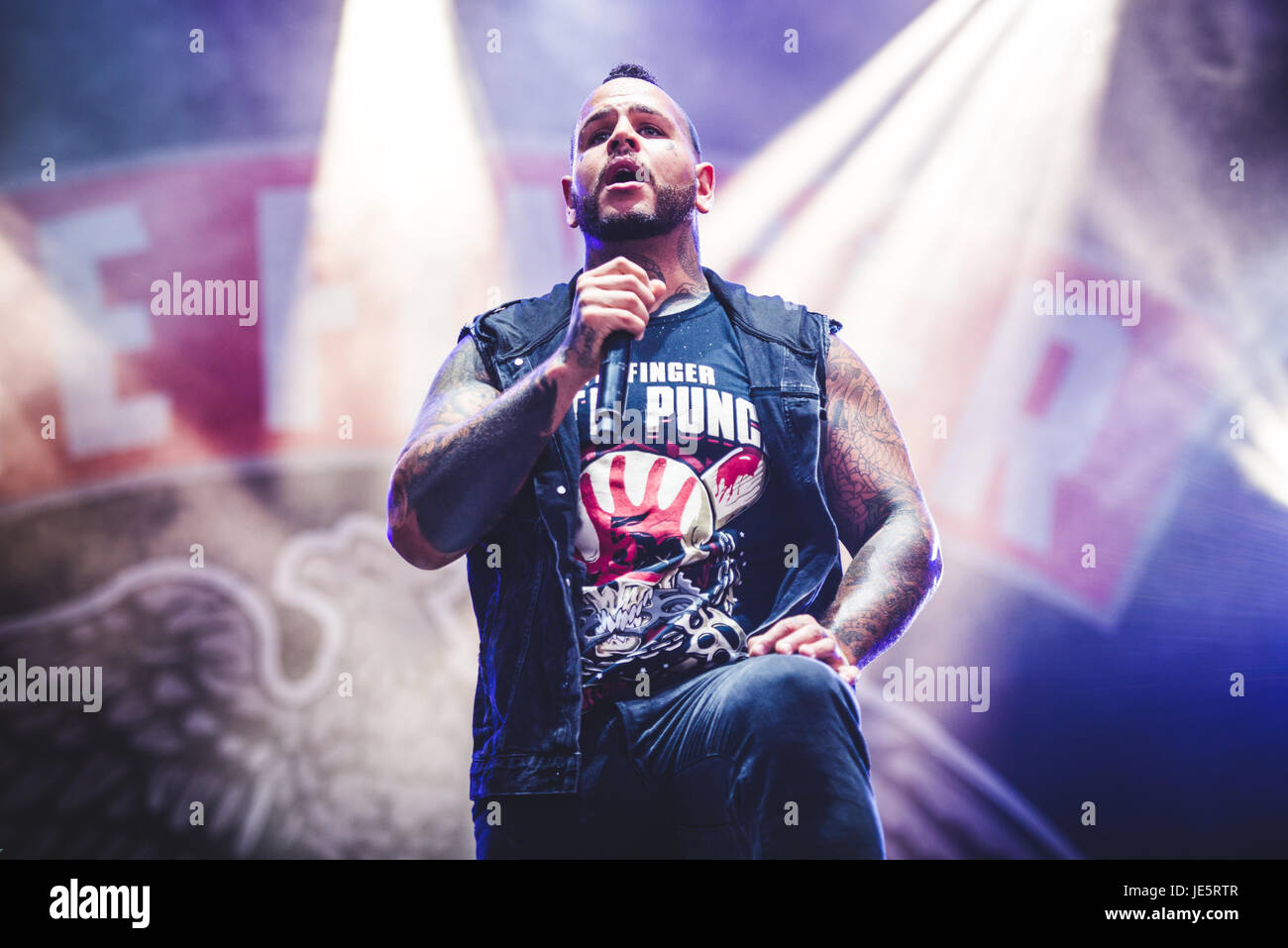 Clisson, Francia. Il 18 giugno, 2017. Cinque Dita morte punzone suonare dal vivo presso il Festival Hellfest 2017 con il loro nuovo cantante Tommy Vext. Credito: Alessandro Bosio/Pacific Press/Alamy Live News Foto Stock