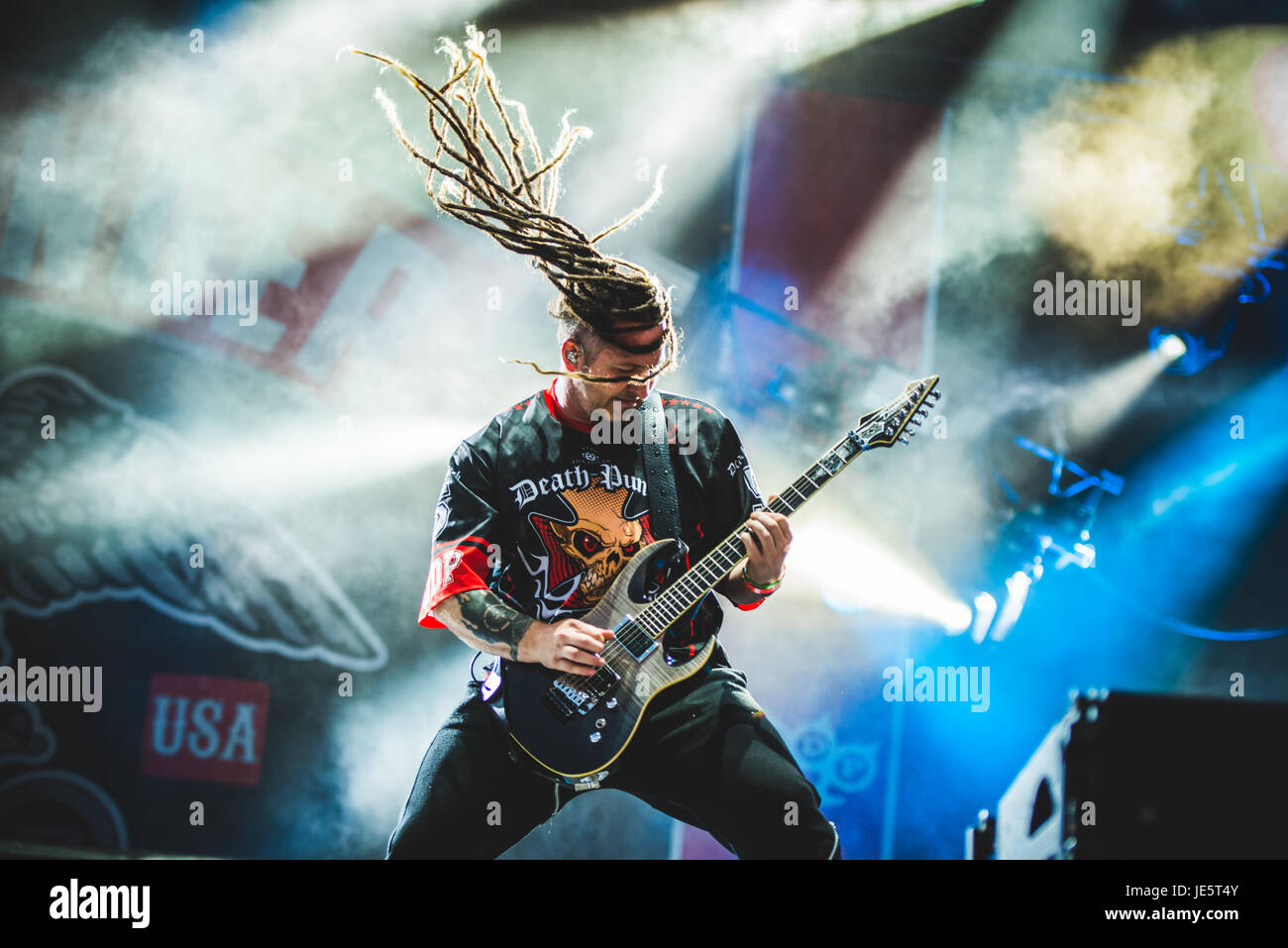 Clisson, Francia. Il 18 giugno, 2017. Cinque Dita morte punzone suonare dal vivo presso il Festival Hellfest 2017 con il loro nuovo cantante Tommy Vext. Credito: Alessandro Bosio/Pacific Press/Alamy Live News Foto Stock