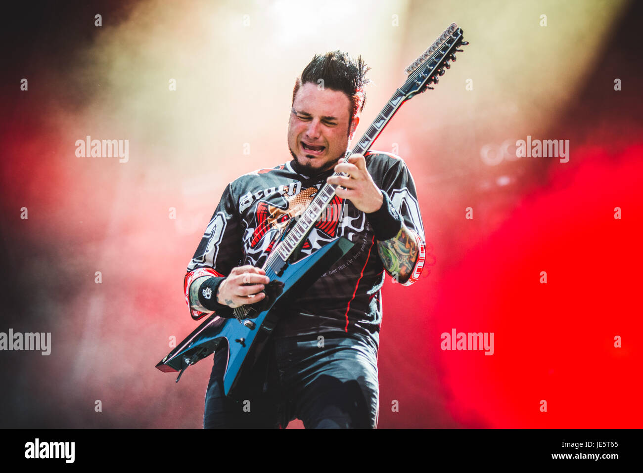 Clisson, Francia. Il 18 giugno, 2017. Cinque Dita morte punzone suonare dal vivo presso il Festival Hellfest 2017 con il loro nuovo cantante Tommy Vext. Credito: Alessandro Bosio/Pacific Press/Alamy Live News Foto Stock