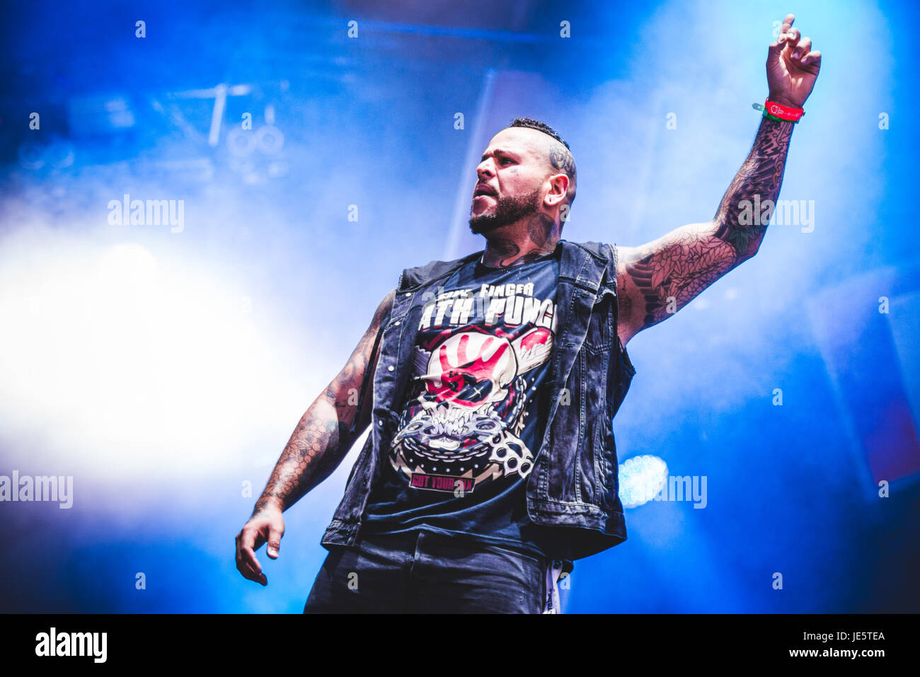 Clisson, Francia. Il 18 giugno, 2017. Cinque Dita morte punzone suonare dal vivo presso il Festival Hellfest 2017 con il loro nuovo cantante Tommy Vext. Credito: Alessandro Bosio/Pacific Press/Alamy Live News Foto Stock