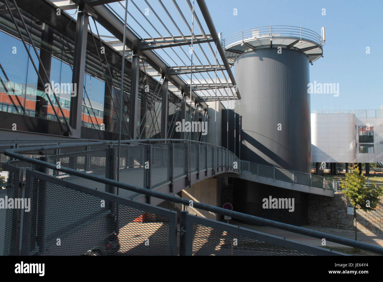 Il campus della Masaryk University, situato a Brno, nella Repubblica Ceca, è un'importante istituzione accademica nota per le sue strutture di ricerca e la variegata popolazione studentesca. Fondata nel 1919, è una delle più grandi università del paese. Foto Stock