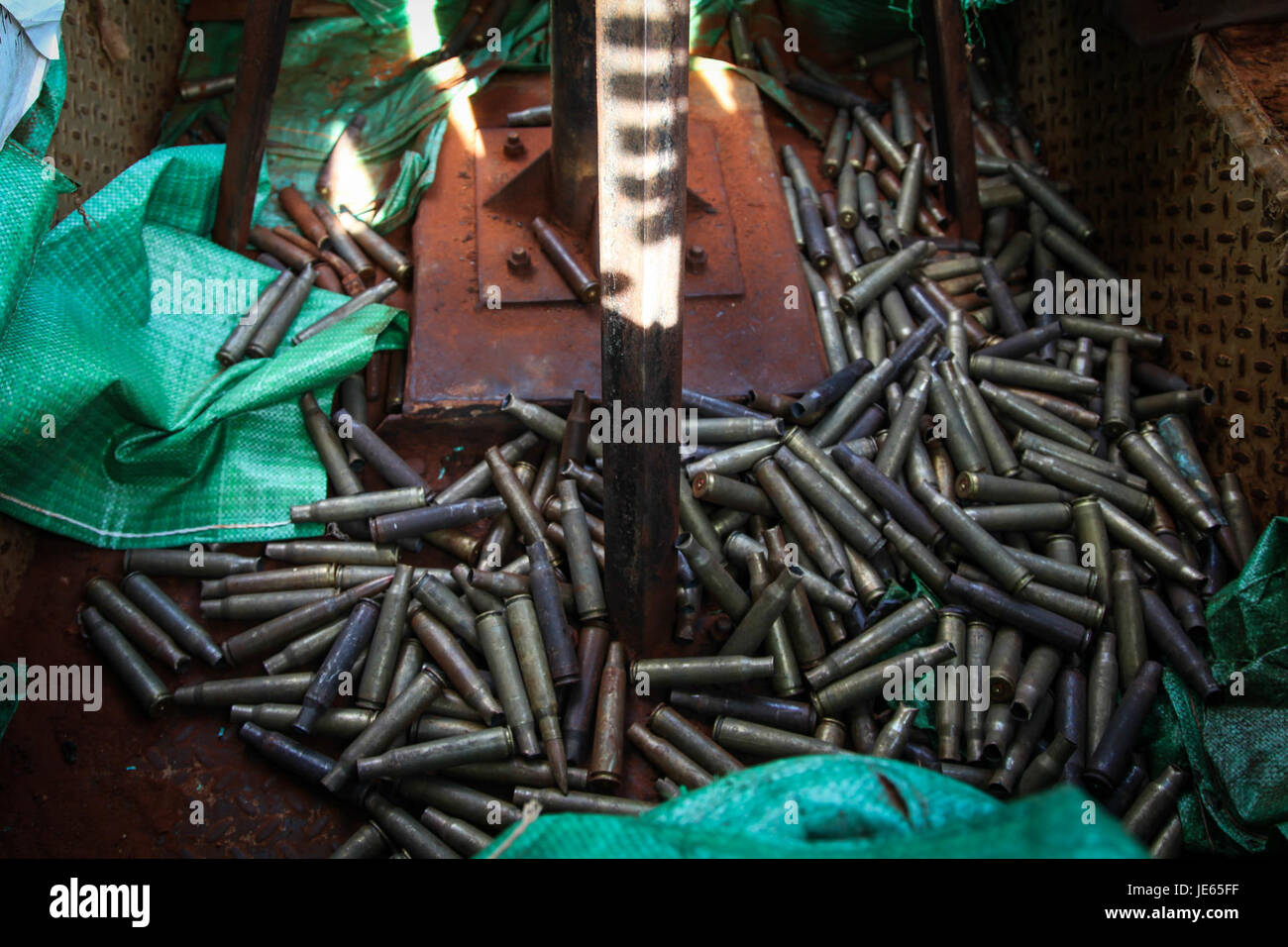 L'immagine cattura i violenti scontri a Kismayo, in Somalia, il 22 agosto 2013. Questi conflitti facevano parte dei disordini civili in corso che colpivano la regione, contribuendo a una crisi umanitaria. Foto Stock