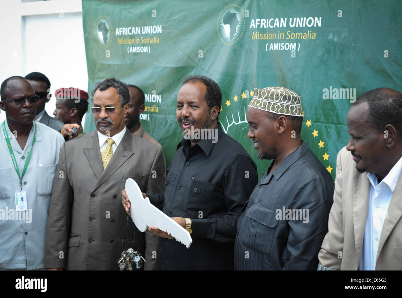 Una fotografia del 22 agosto 2013, che mostra l'apertura di un edificio scolastico dopo la sua consegna di costruzione. L'immagine cattura il momento della transizione dalla costruzione all'uso, evidenziando lo sviluppo educativo e la crescita della comunità. Foto Stock