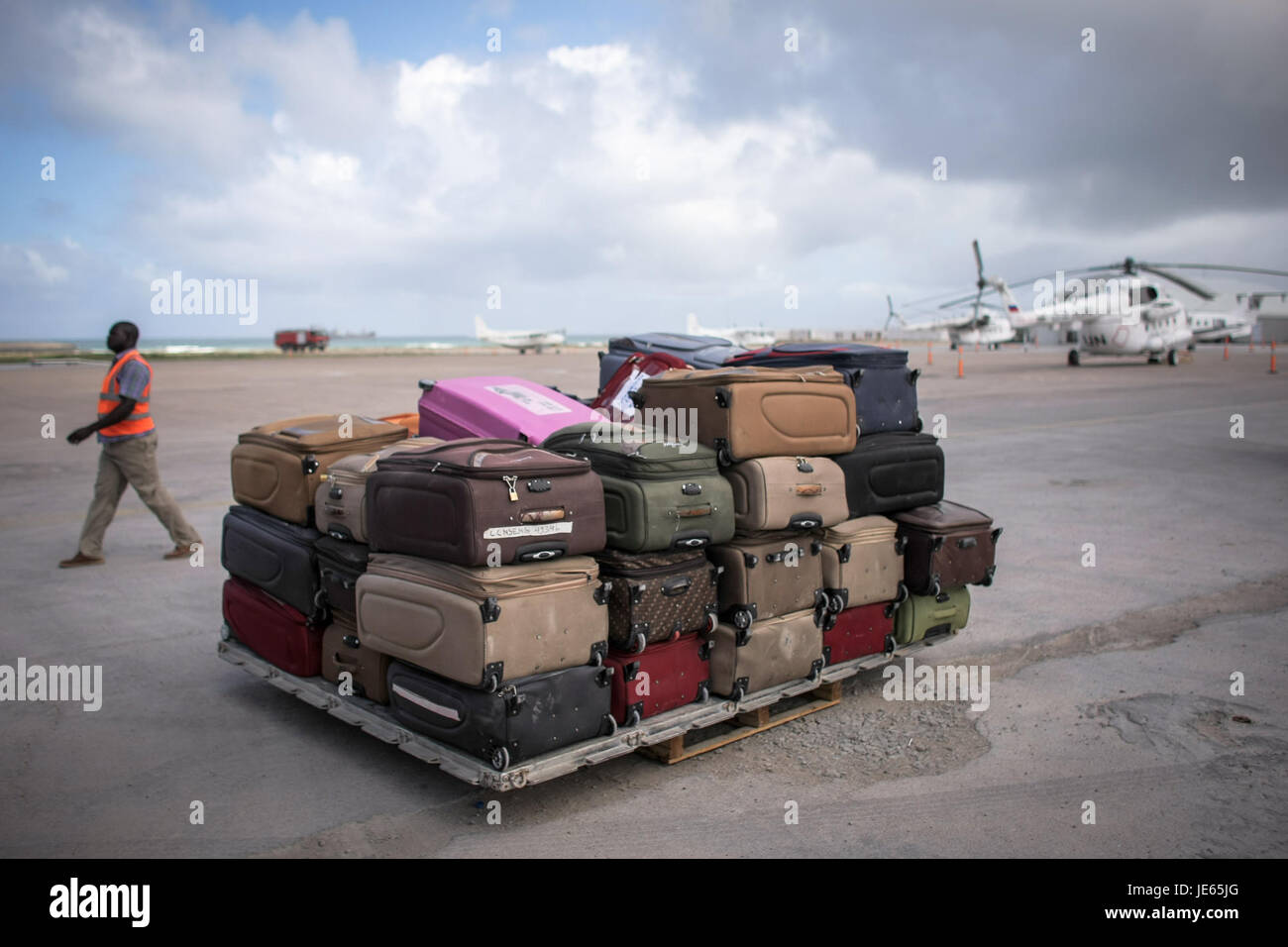 Questa immagine mostra la rotazione del personale durante la missione di mantenimento della pace in Burundi, evidenziando l'operazione delle Nazioni Unite in corso nella regione il 26 agosto 2013. Foto Stock
