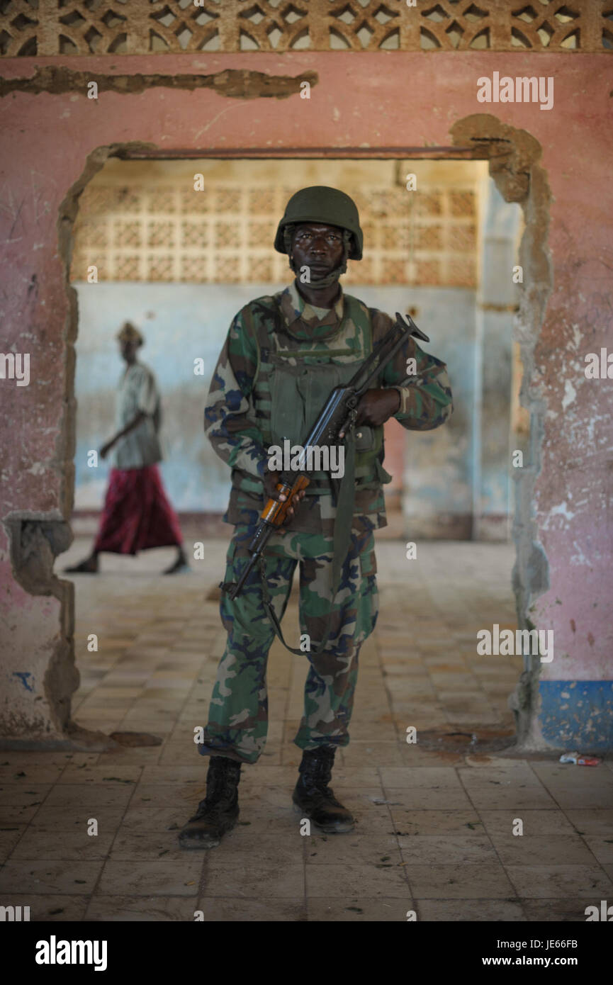 Questa fotografia mostra il quartier generale militare di Kismayo in Somalia, scattato il 21 settembre 2013. Il quartier generale funge da posizione militare strategica nella regione, giocando un ruolo nelle operazioni di sicurezza e negli sforzi di difesa. Foto Stock