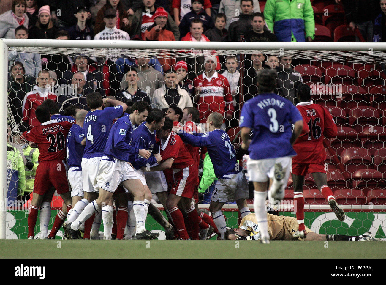 21 L'uomo BRAWL MIDDLESBROUGH V Everton Riverside Stadium MIDDLESBROUGH INGHILTERRA 16 Gennaio 2005 Foto Stock