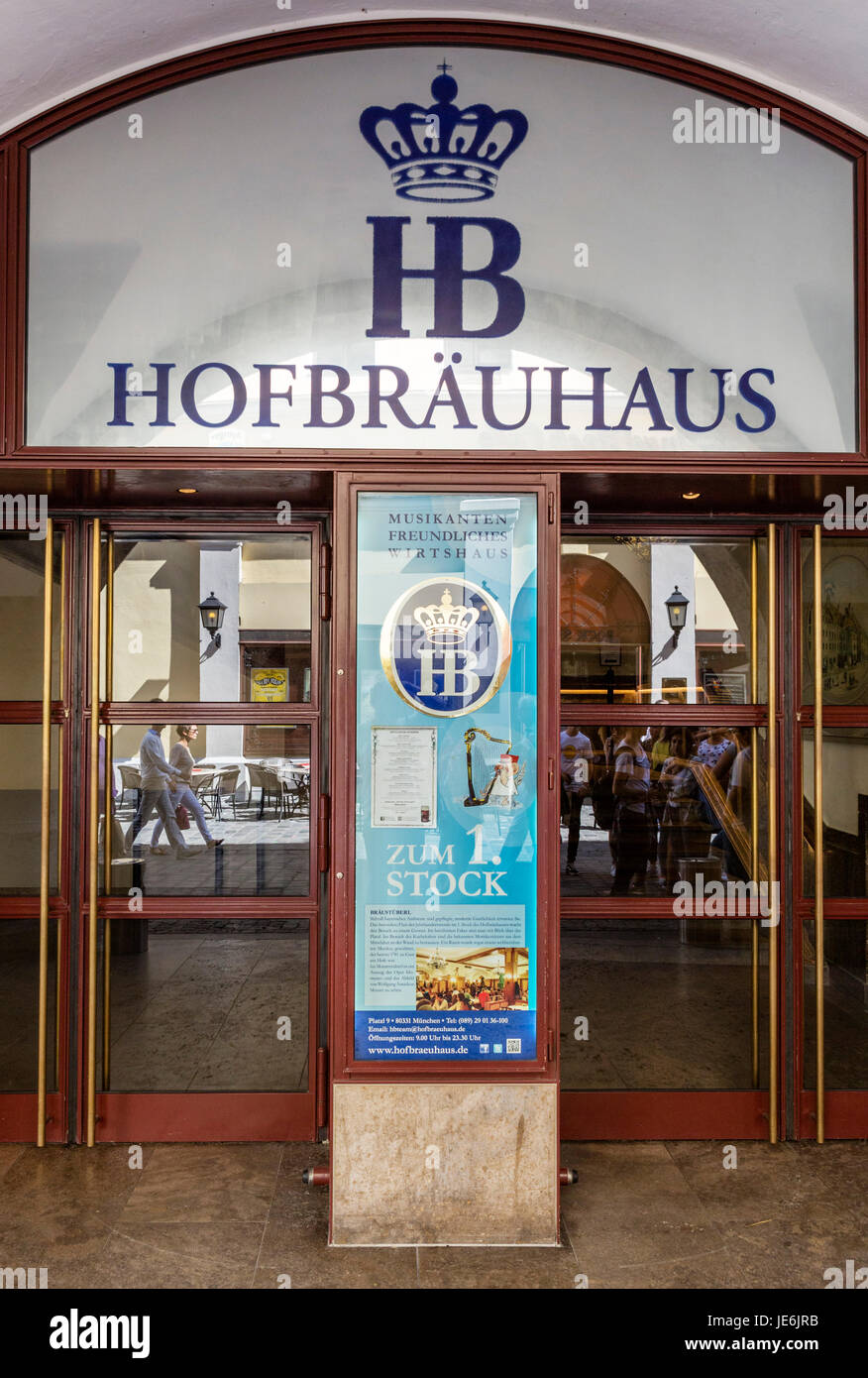 Ingresso alla Hofbrauhaus, Monaco di Baviera, Germania Foto Stock