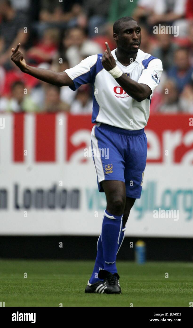 SOL CAMPBELL PORTSMOUTH IL VALLEY STADIUM Londra Inghilterra 16 Settembre 2006 Foto Stock