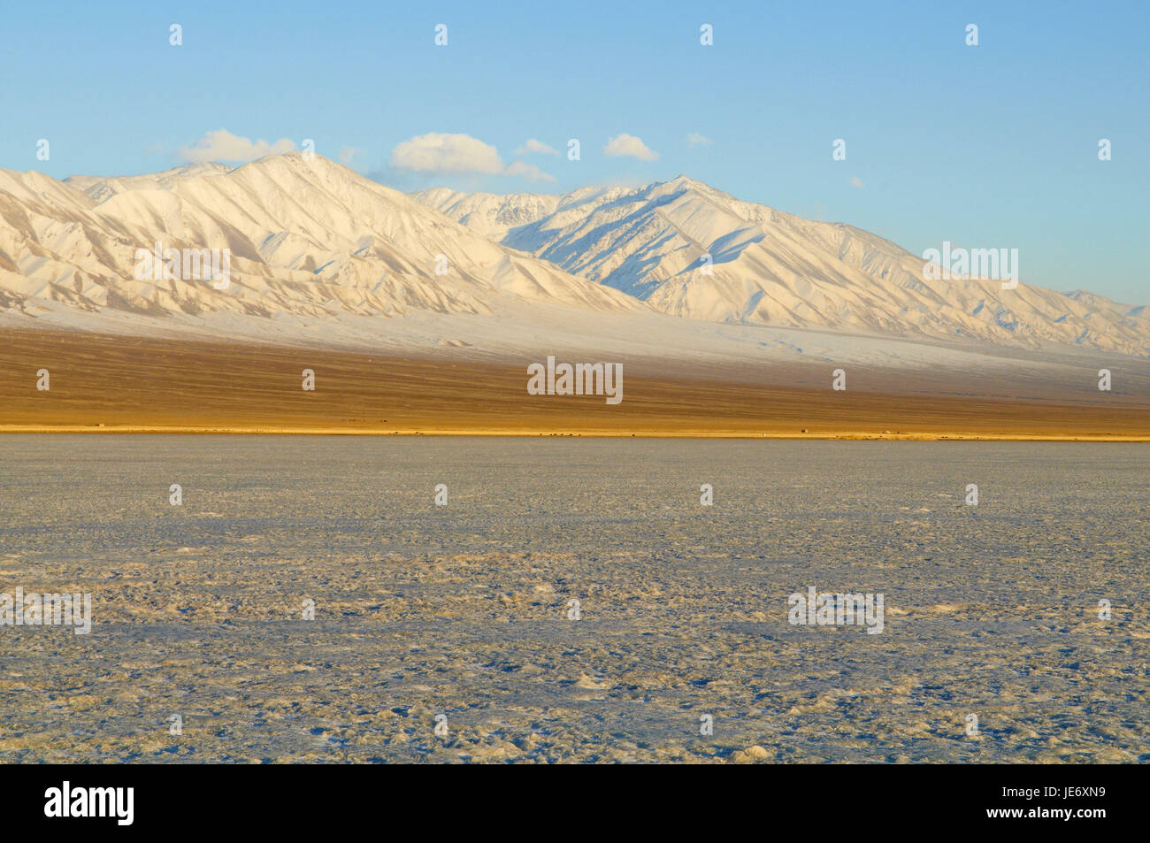 Mongolia, Khovd provincia, paesaggio invernale, icebound lago, Foto Stock