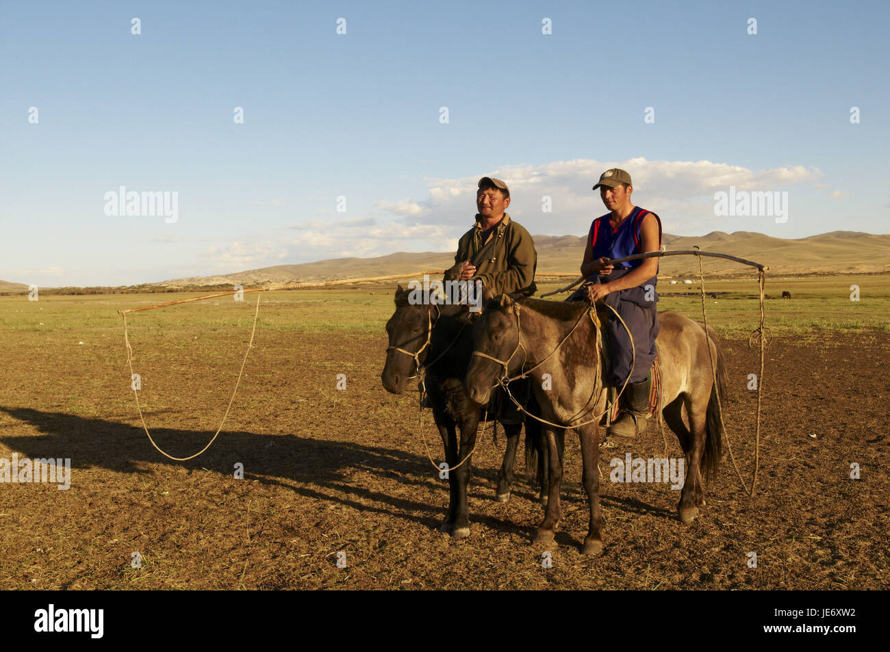 In Mongolia e in Asia centrale, provincia Arkhangai, nomad, spurgo, uomini con Urga, Foto Stock