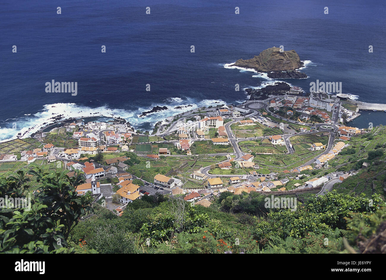 Il Portogallo, isola di Madera, Porto Moniz, locale panoramica, l'Atlantic Coast, bile costa, luogo, case, case, destinazione, turismo, Foto Stock