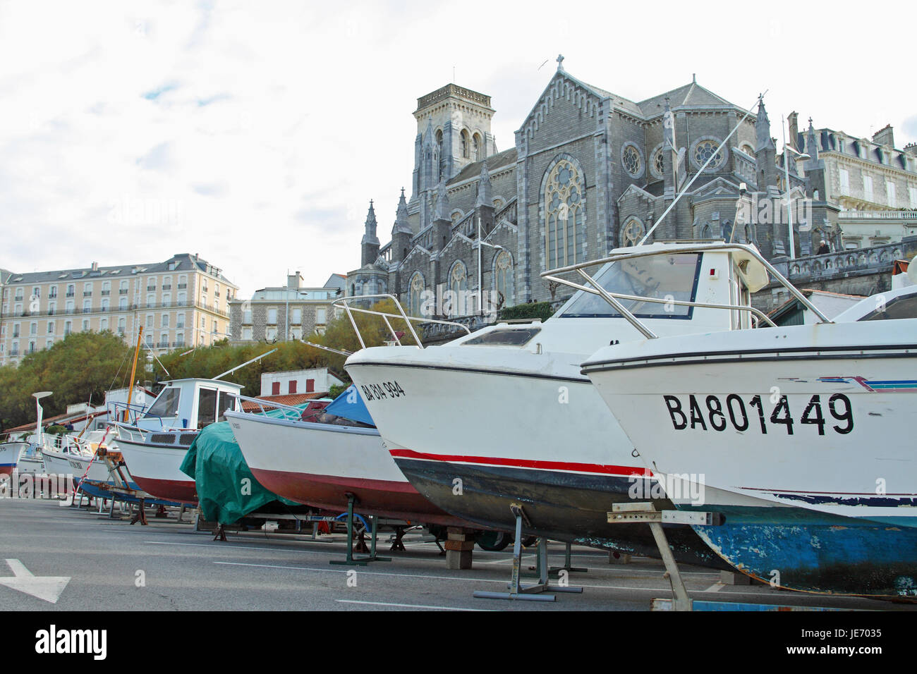 Sainte-Eugenie chiesa e il Port des Pecheurs, Biarritz, Francia Foto Stock