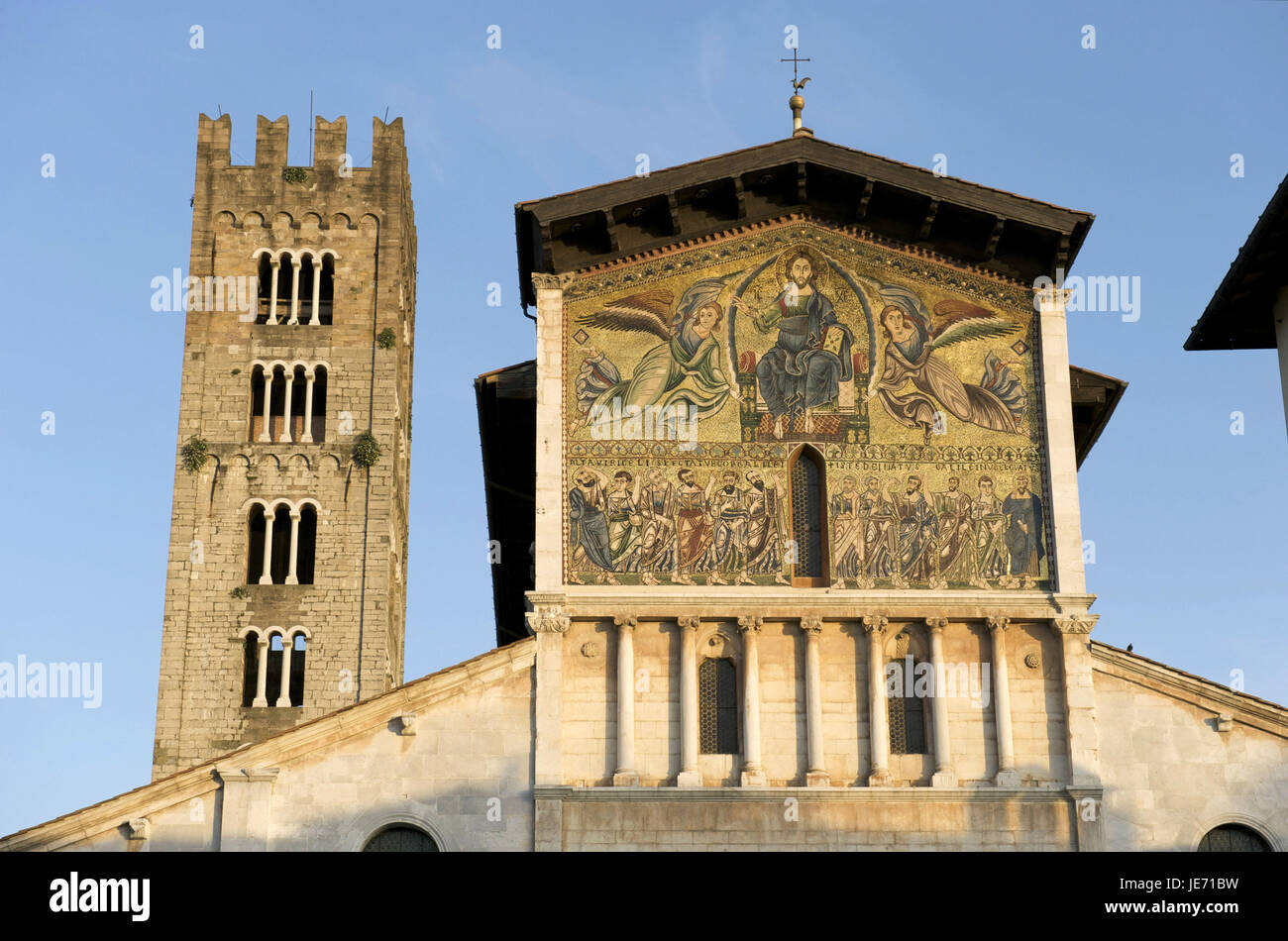 L'Italia, Toscana, Lucca, Chiesa di San Frediano, mosaico sulla pagina anteriore della facciata, Foto Stock