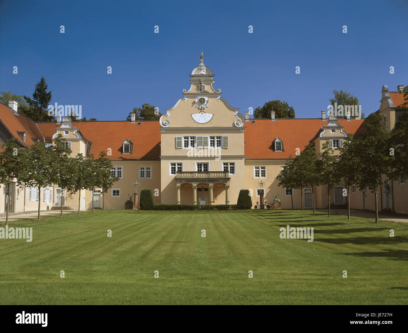 Assia, Darmstadt, caccia sede gru della pietra, museo di caccia, giardino, cultura, serratura, complesso di edifici, edificio, storicamente, architettura, museo, mostre, edificio del museo, presentano edificio, stile architettonico rinascimentale, costruzione rinascimentale dreiflügelig, il cacciatore corte, nessuno, luogo di interesse, prato, esterno, Foto Stock