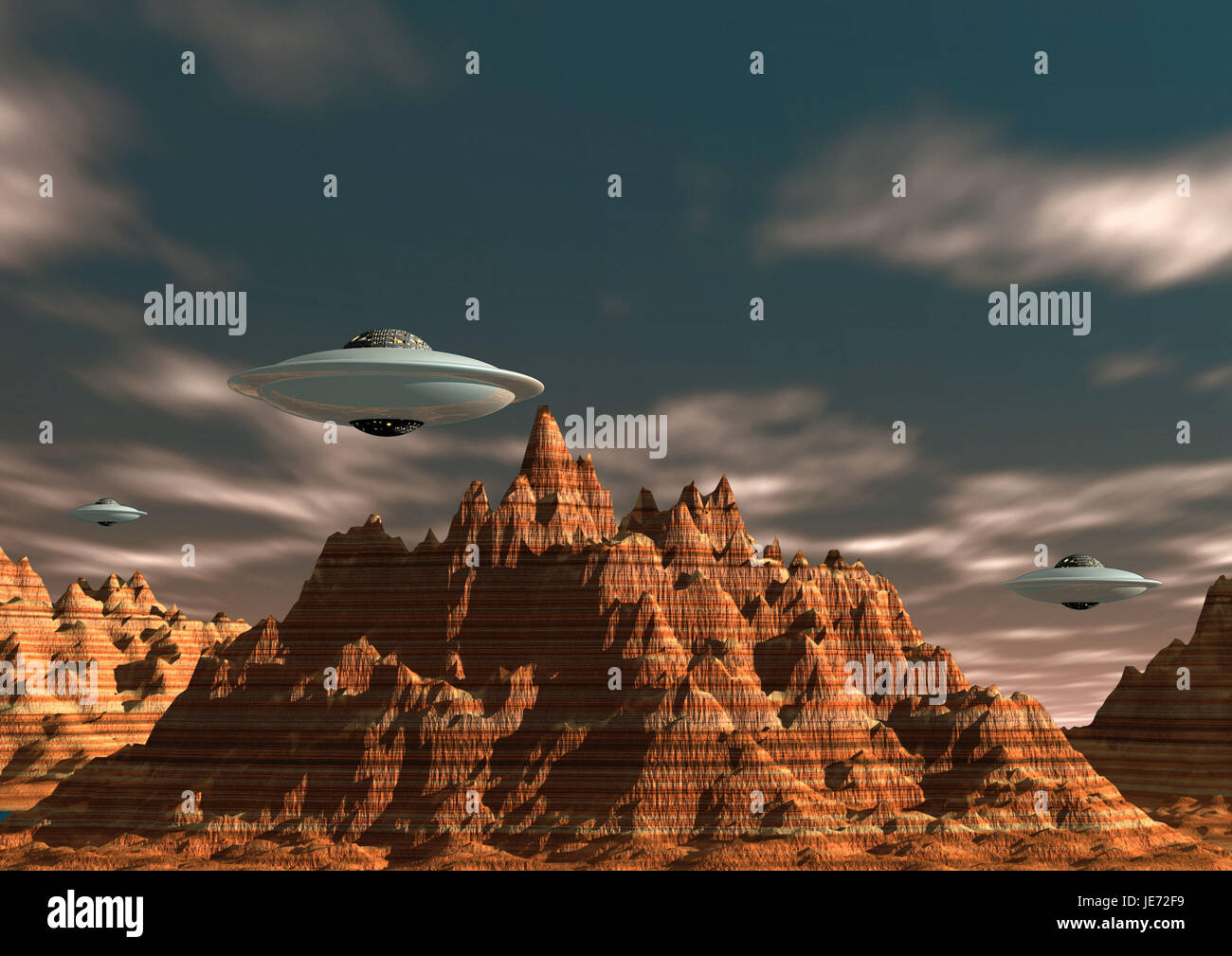Ufo circa il paesaggio di montagna, Foto Stock