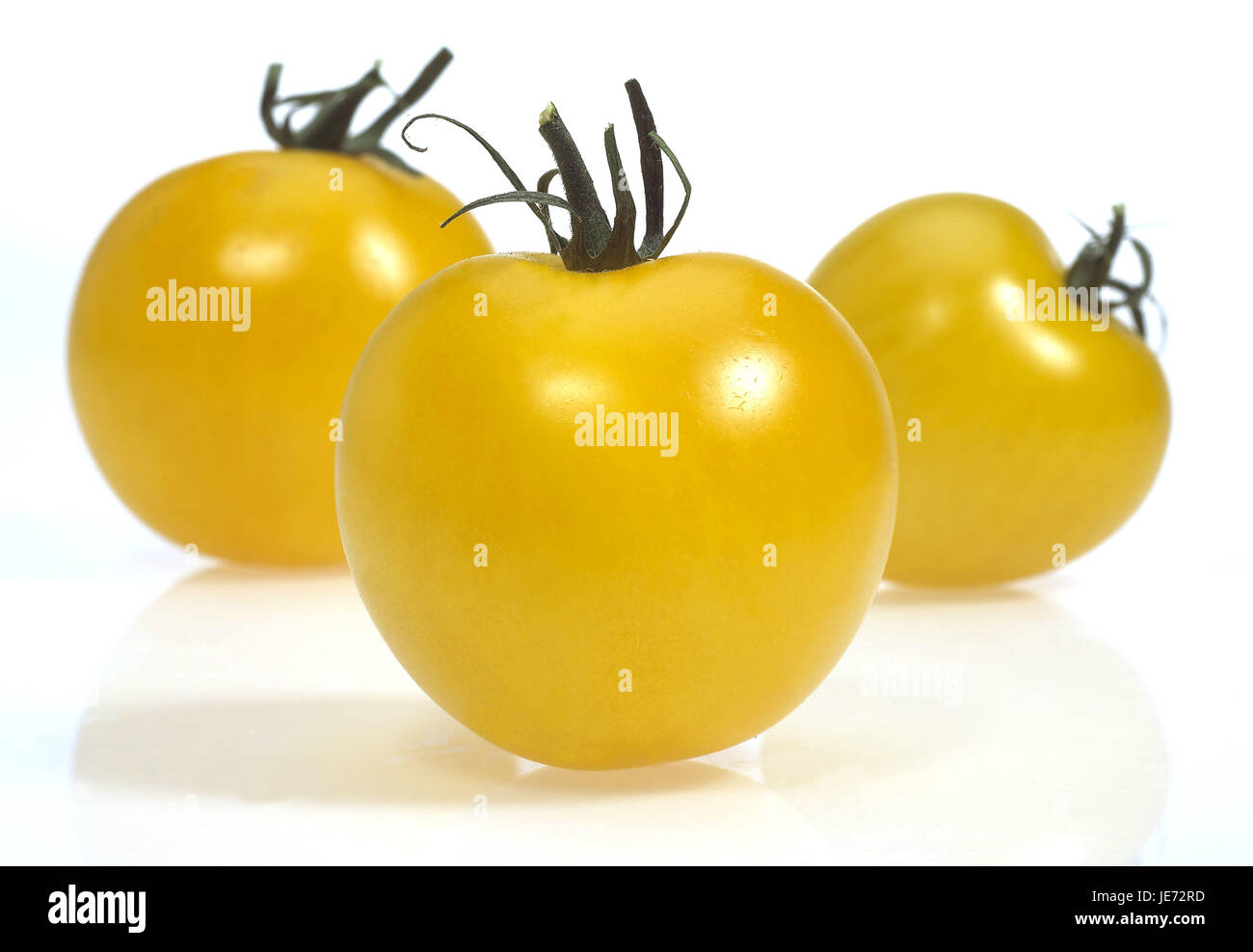 Giallo pomodori Solanum lycopersicum, verdure, sfondo bianco Foto Stock