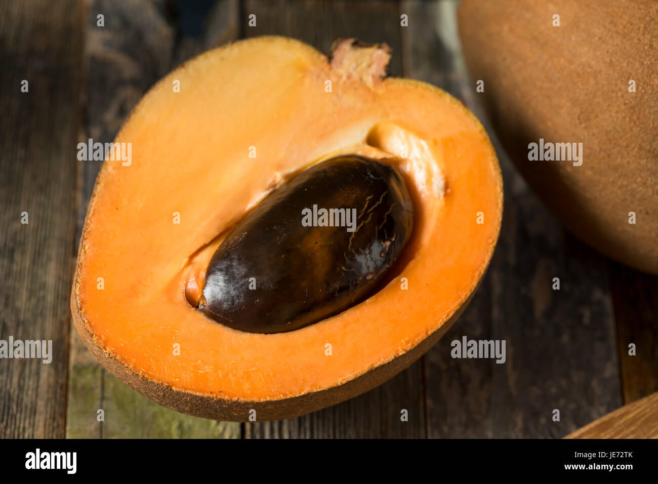 Materie organiche Mamey marrone frutta con un seme marrone Foto Stock