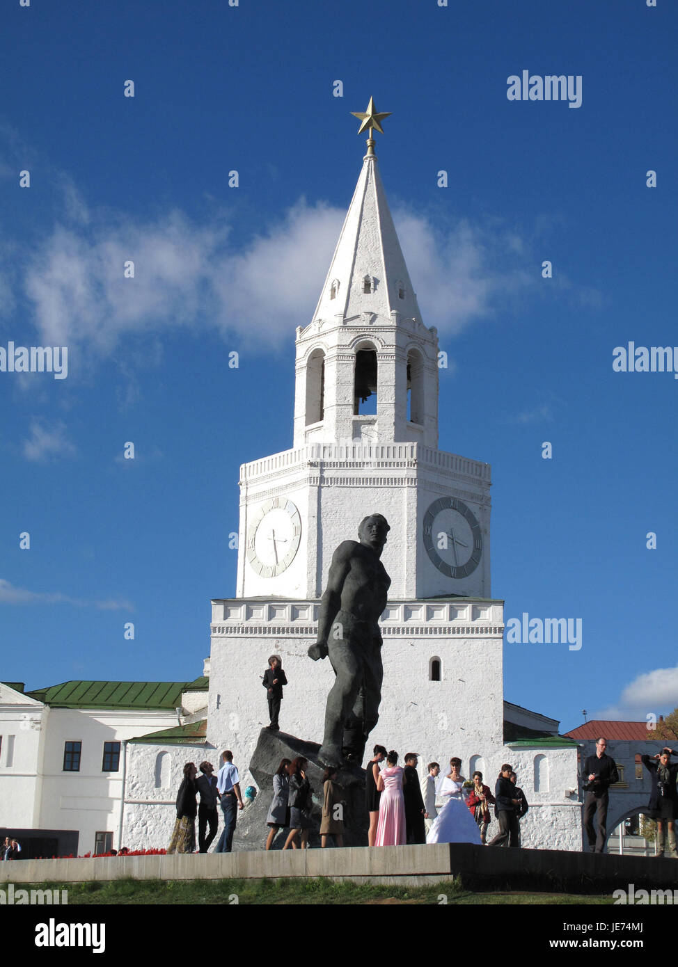 Russia, Repubblica di Tatarstan, Kazan, il Cremlino, spa Torre di sci, turistico, torre, architettura, torre, scultura, il Tatarstan, orologio, tempo, stella, fuori luogo di interesse, turismo, persona, sole, Foto Stock